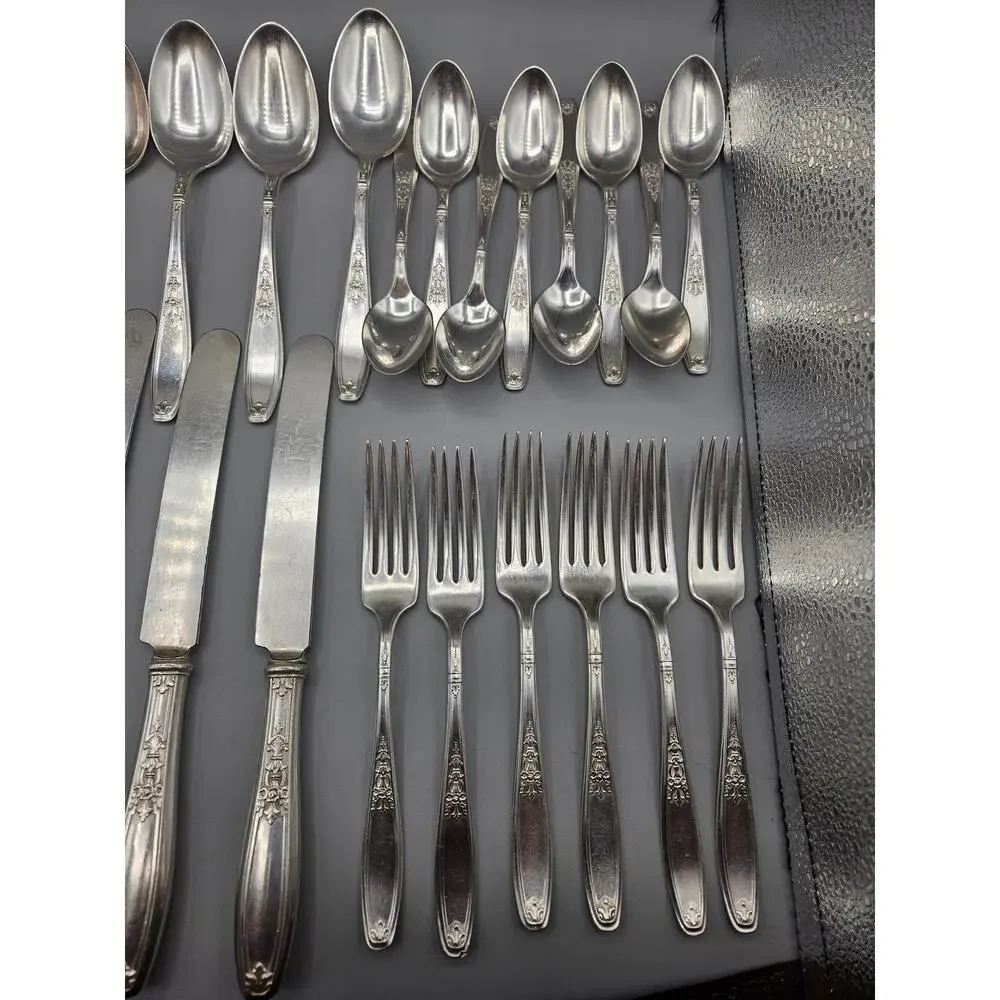 Vintage 1847 Rogers Bros Ambassador 30 pc Flatware Set